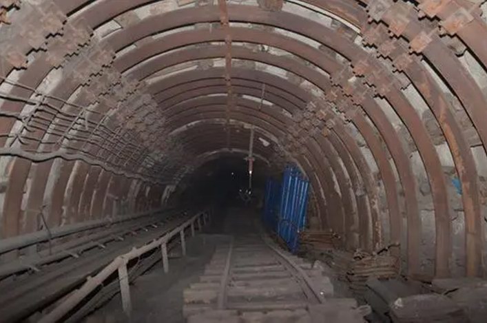 卡纜煤礦巷道支護(hù)